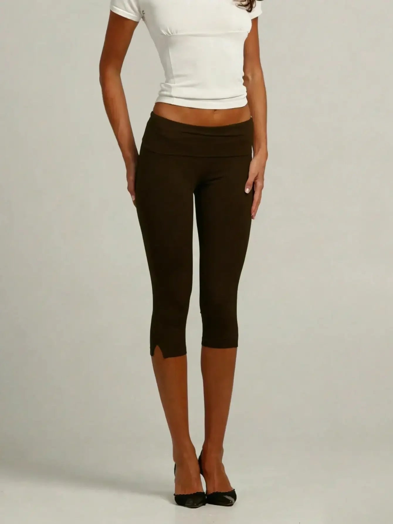 Women Y2K Low Waist White Capri Leggings With Utility Pockets