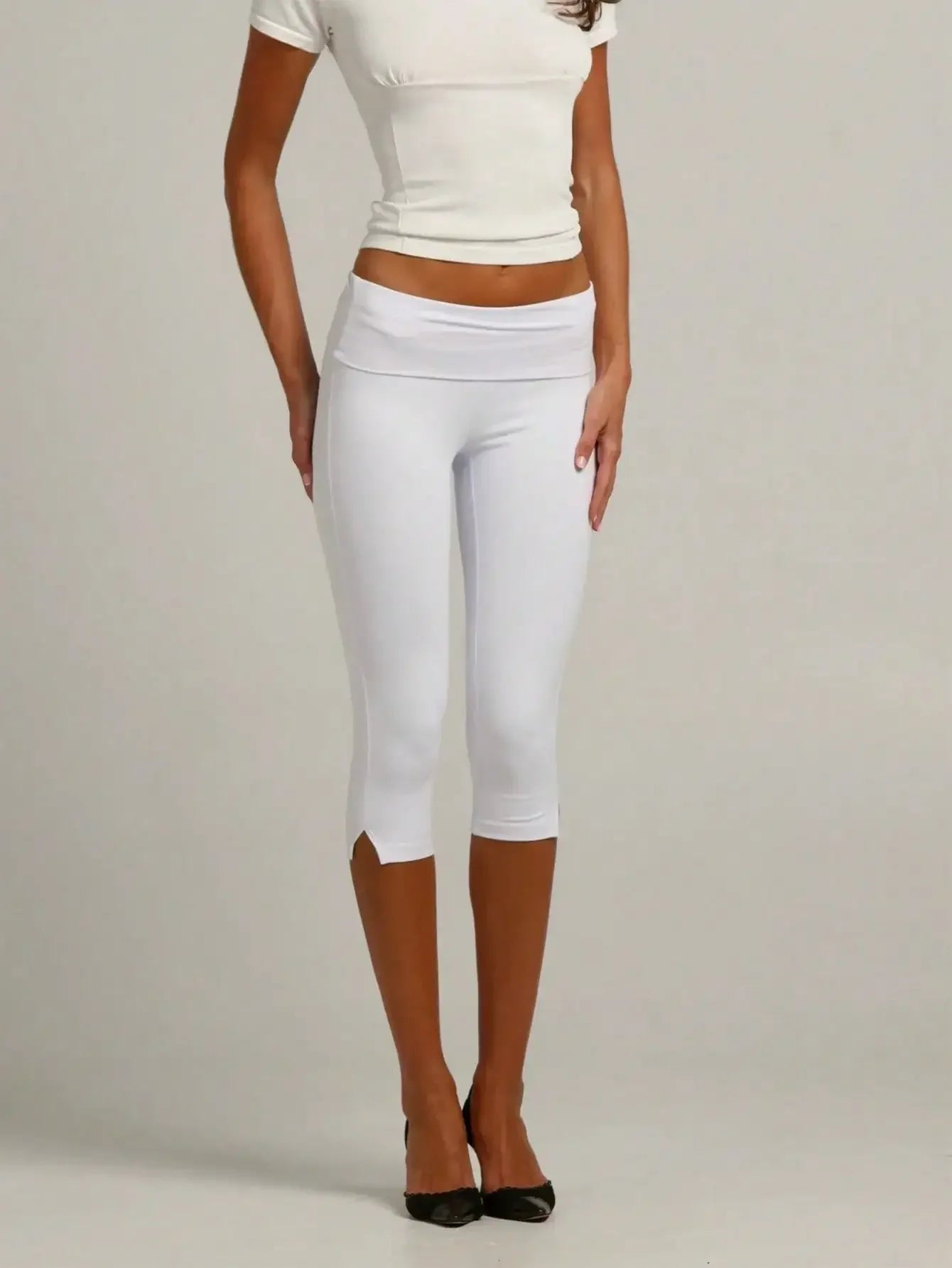 Women Y2K Low Waist White Capri Leggings With Utility Pockets