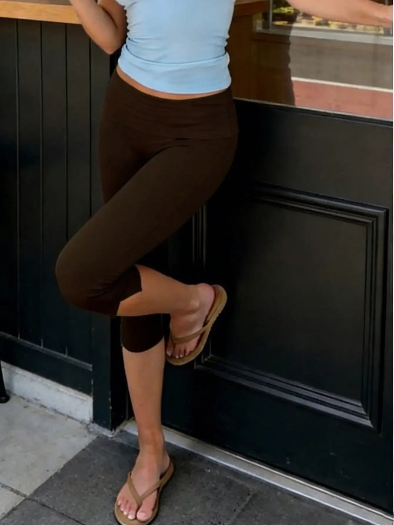 Women Y2K Low Waist White Capri Leggings With Utility Pockets