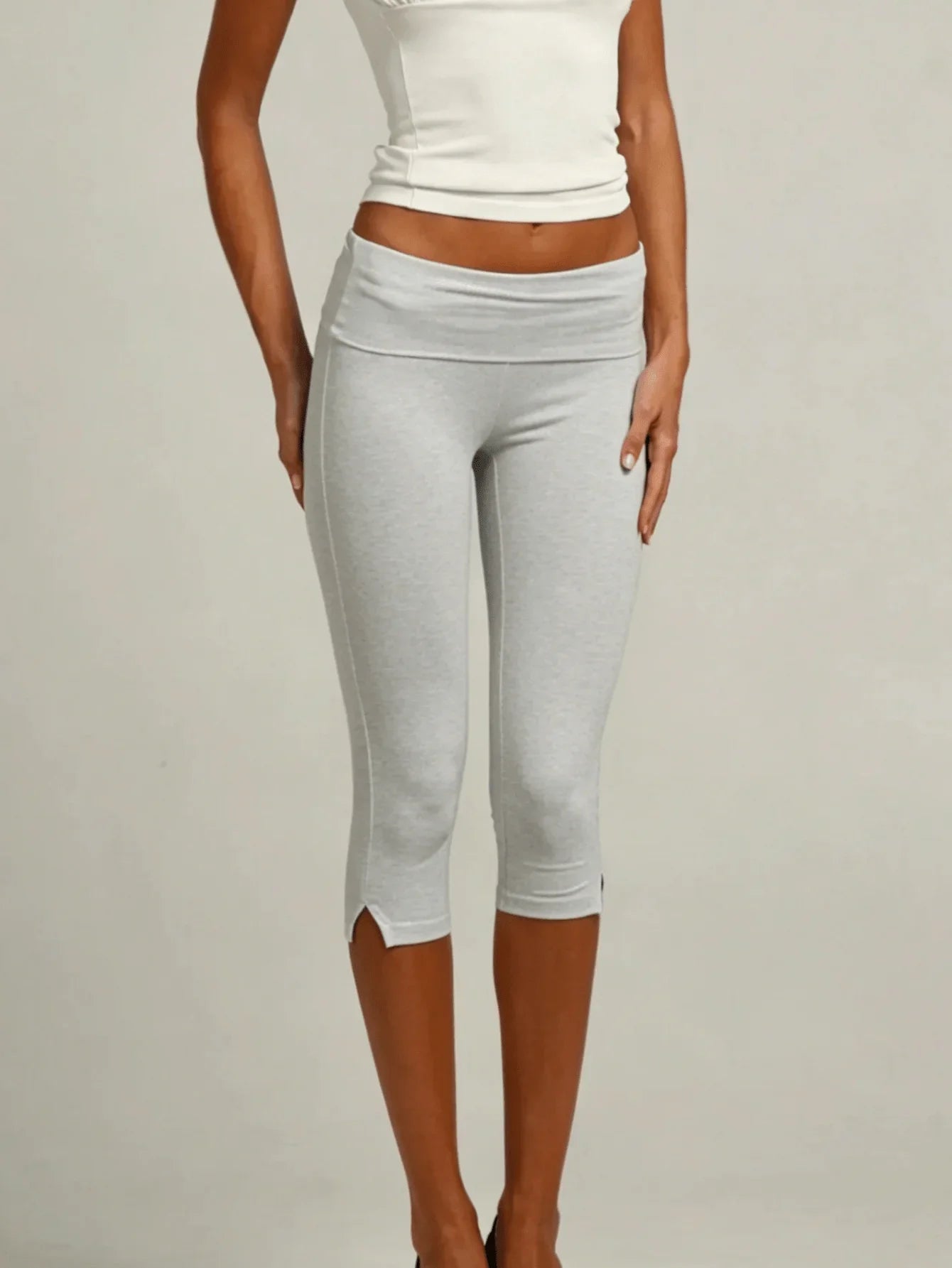 Women Y2K Low Waist White Capri Leggings With Utility Pockets