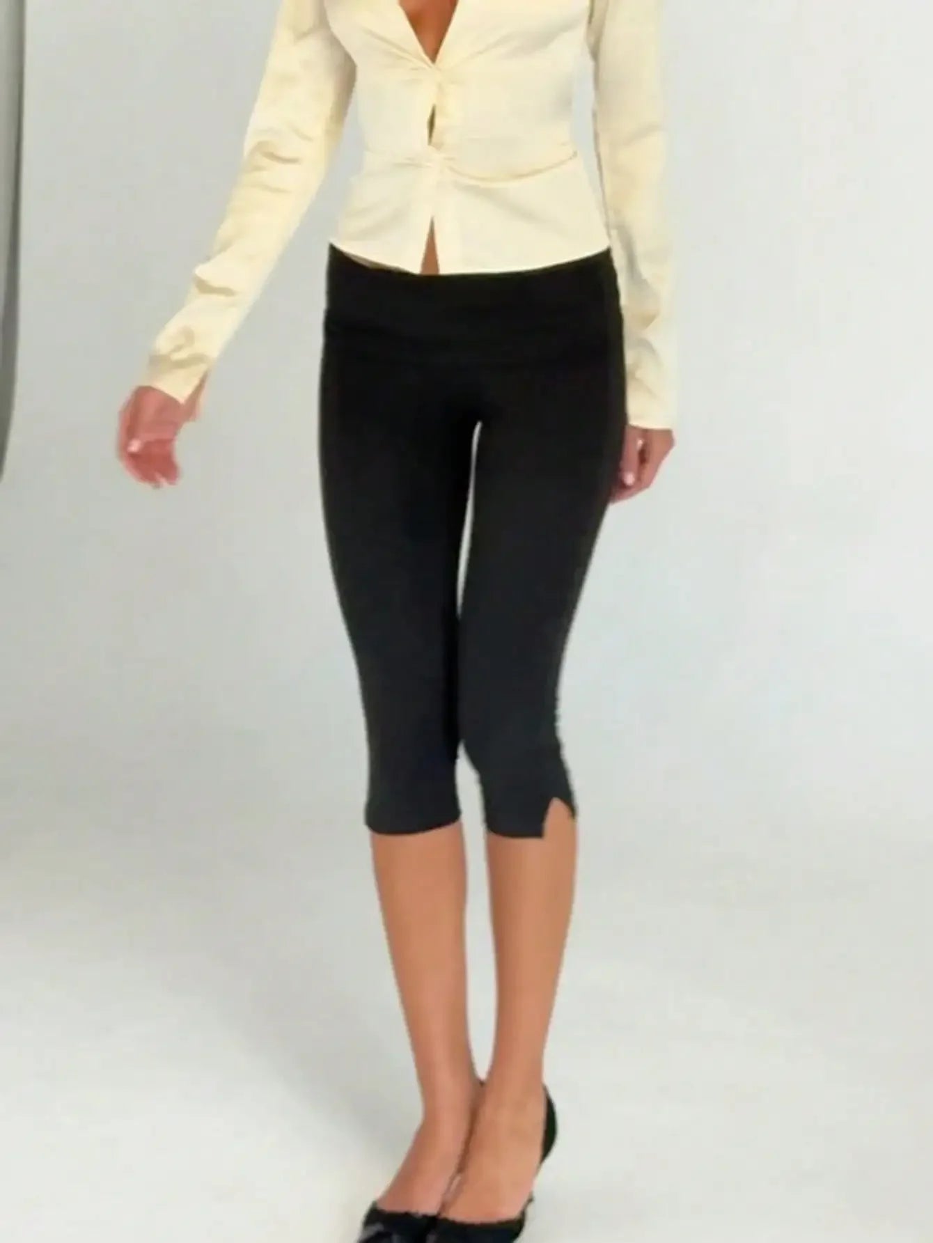 Women Y2K Low Waist White Capri Leggings With Utility Pockets