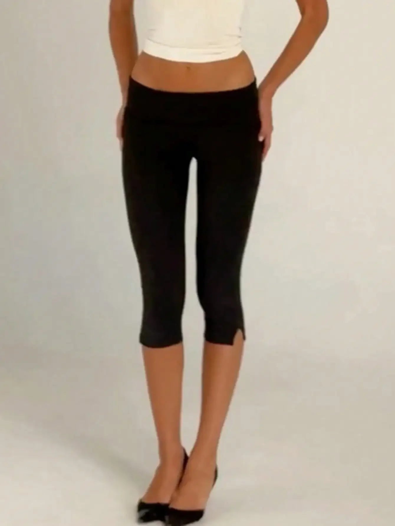 Women Y2K Low Waist White Capri Leggings With Utility Pockets